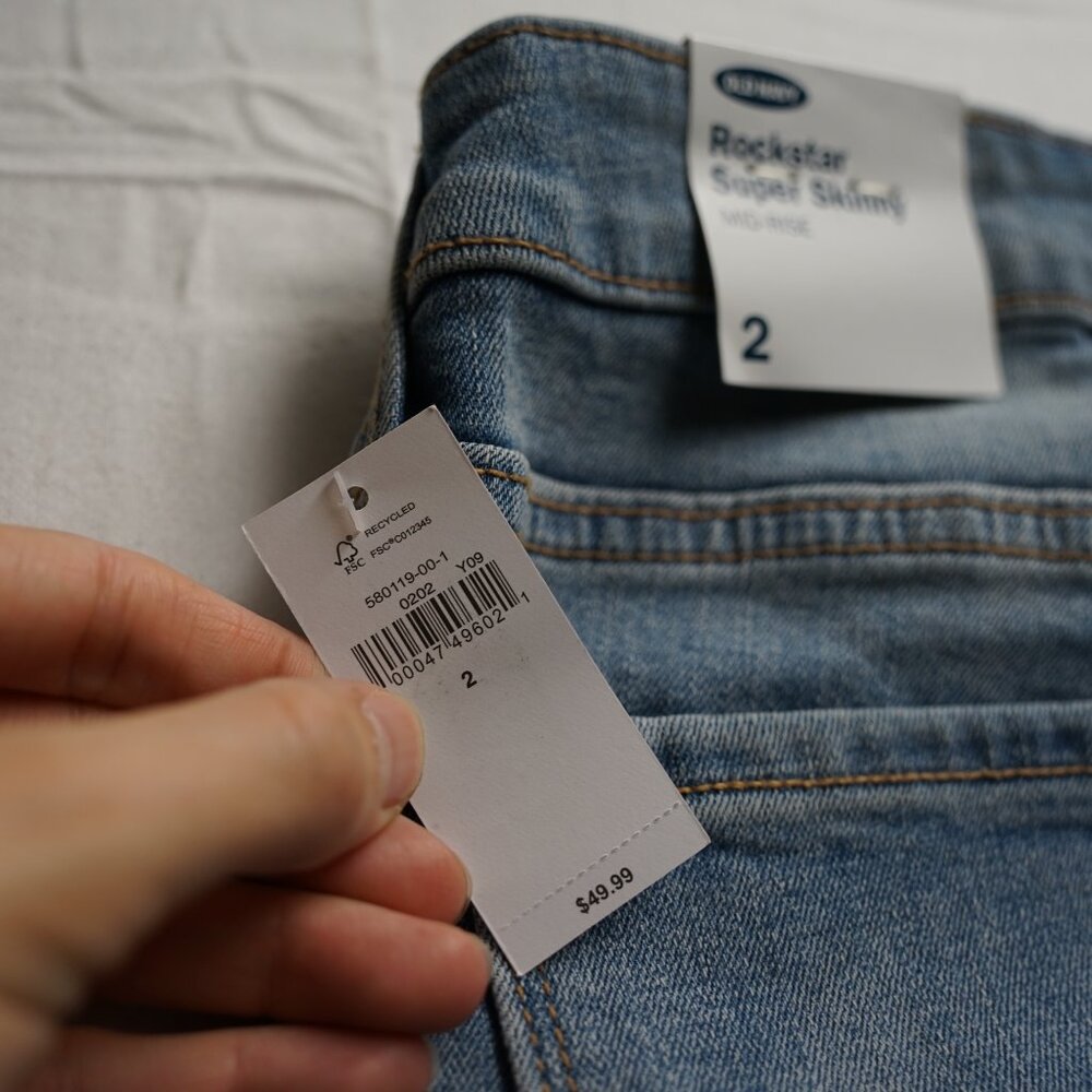 Women's Mid Rise Skinny Jeans, Light Wash, Size 2 - Picture 2 of 11